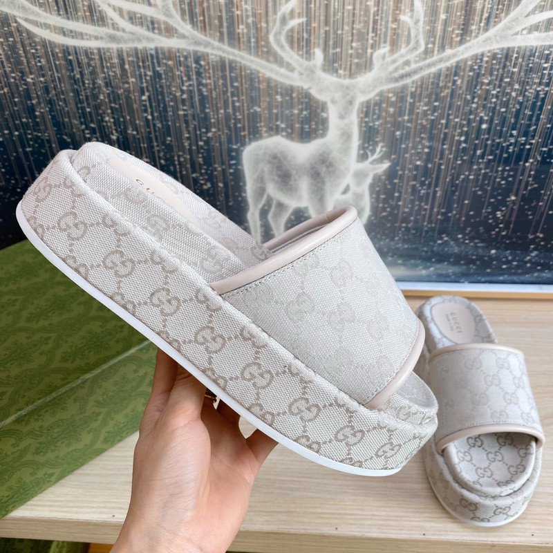 GUC LEATHER SLIDE