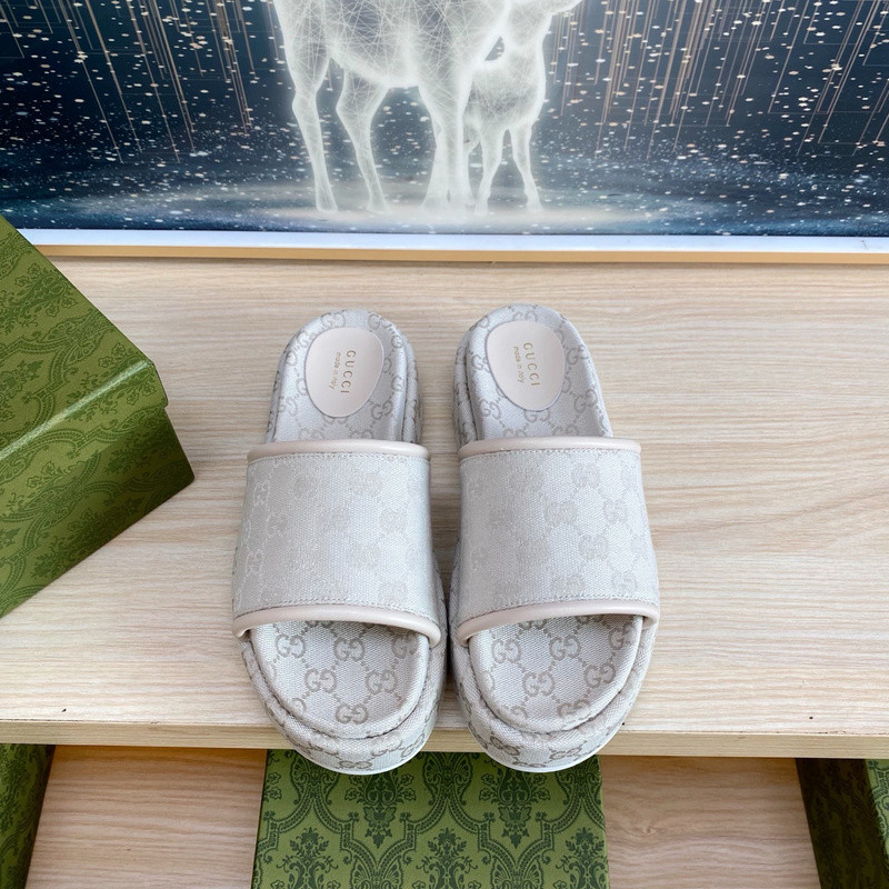 GUC LEATHER SLIDE