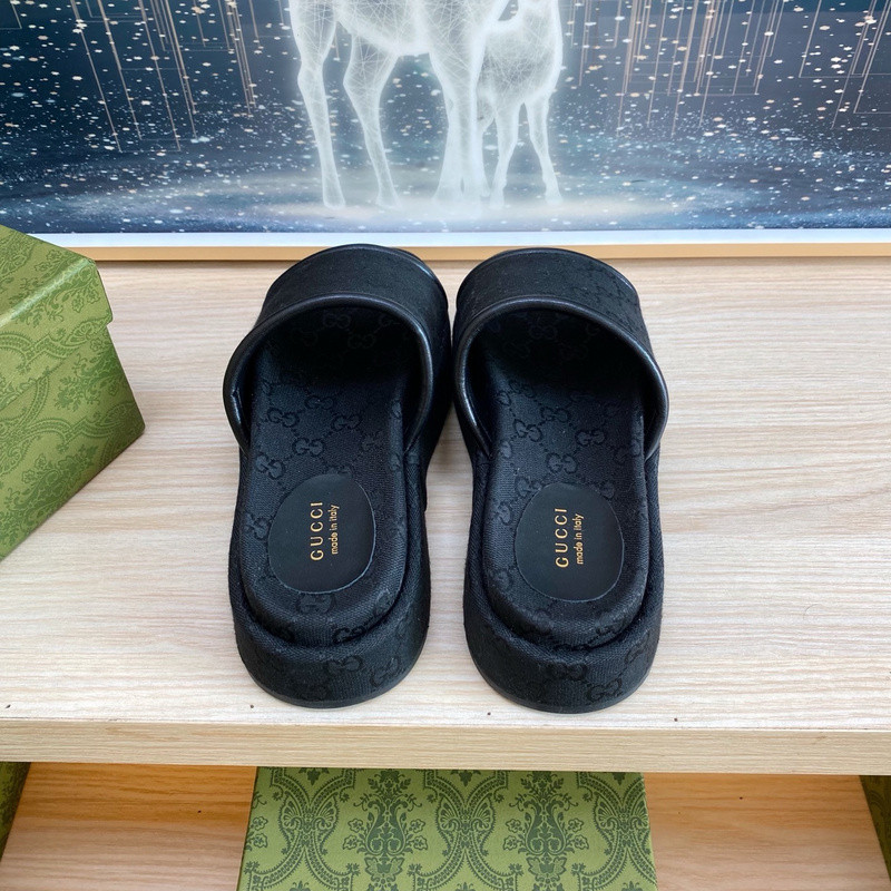 GUC LEATHER SLIDE