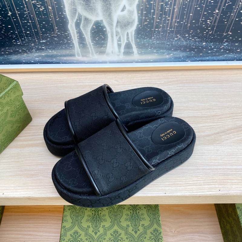 GUC LEATHER SLIDE