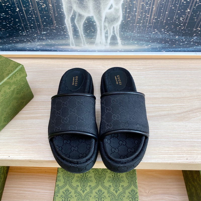 GUC LEATHER SLIDE