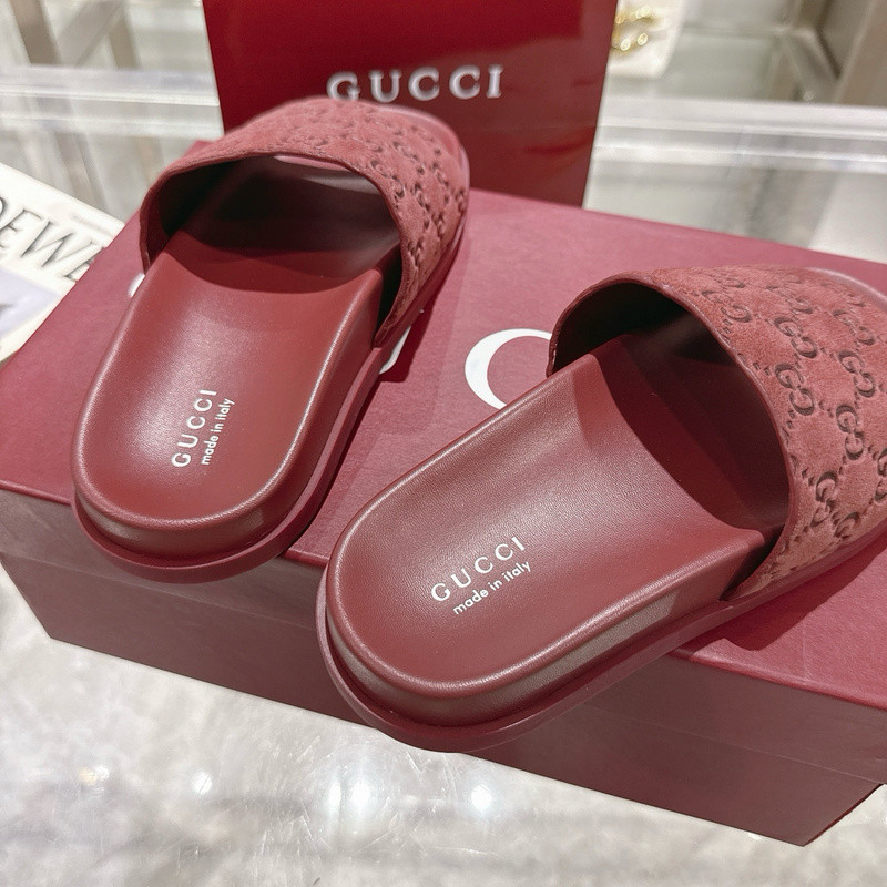 GUC LEATHER SLIDE