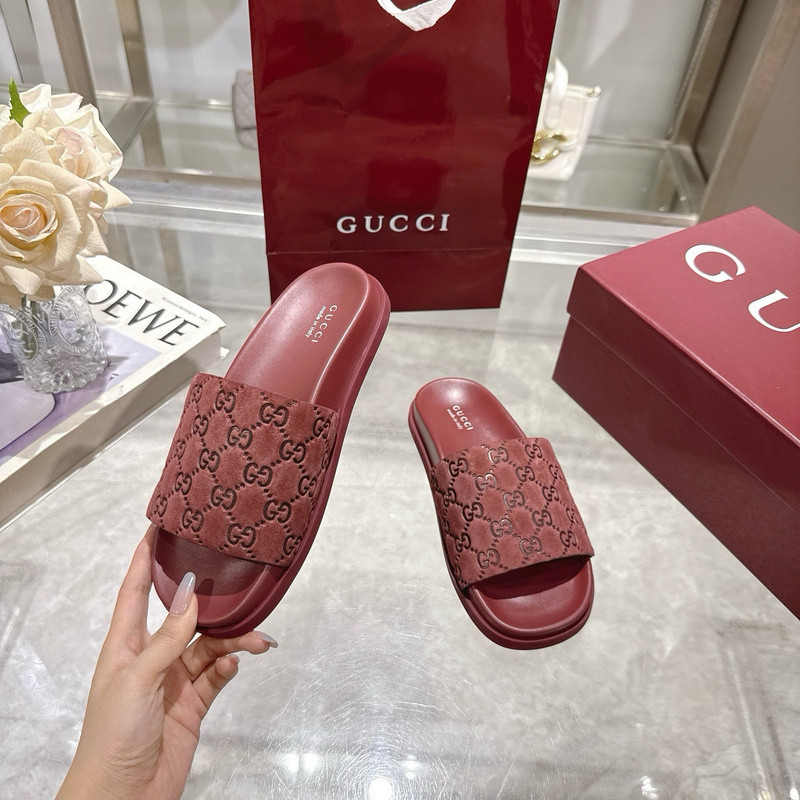 GUC LEATHER SLIDE