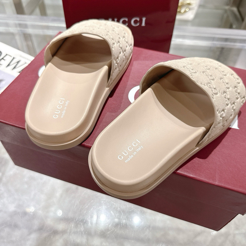 GUC LEATHER SLIDE