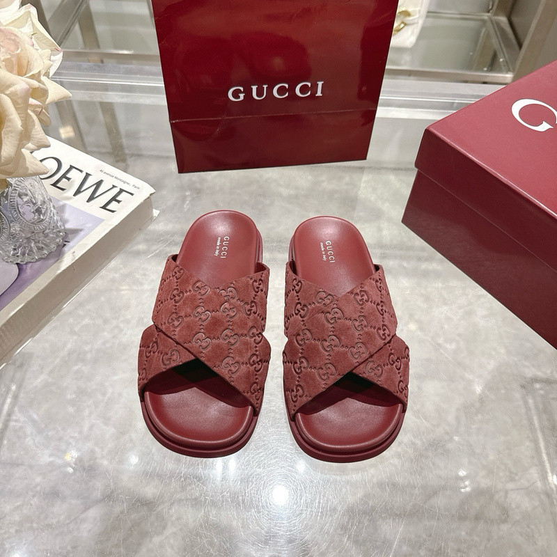 GUC LEATHER SLIDE