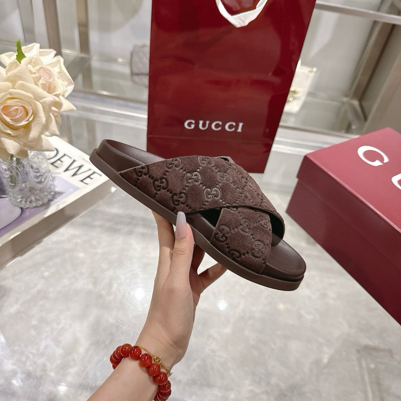 GUC LEATHER SLIDE