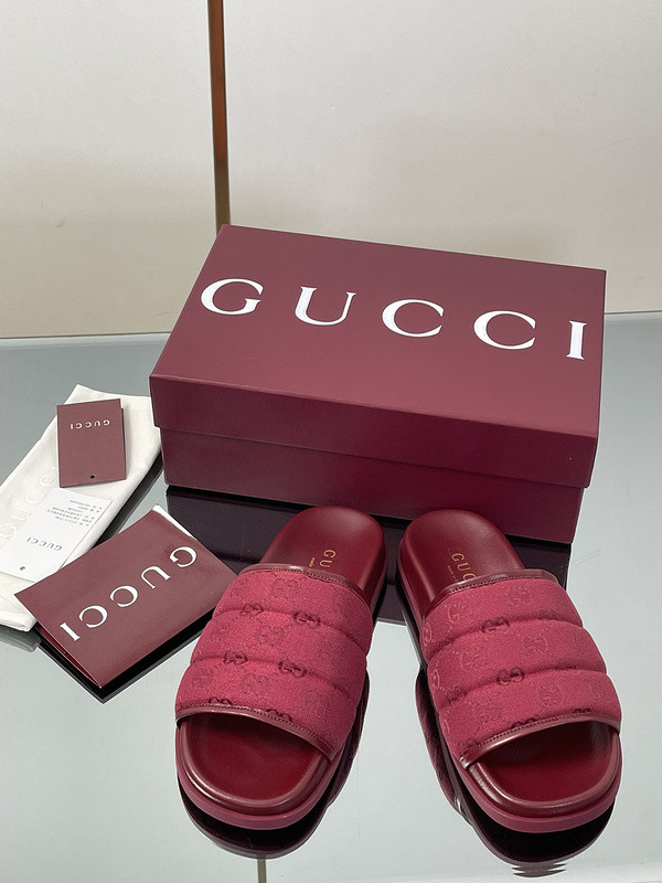 GUC LEATHER SLIDE