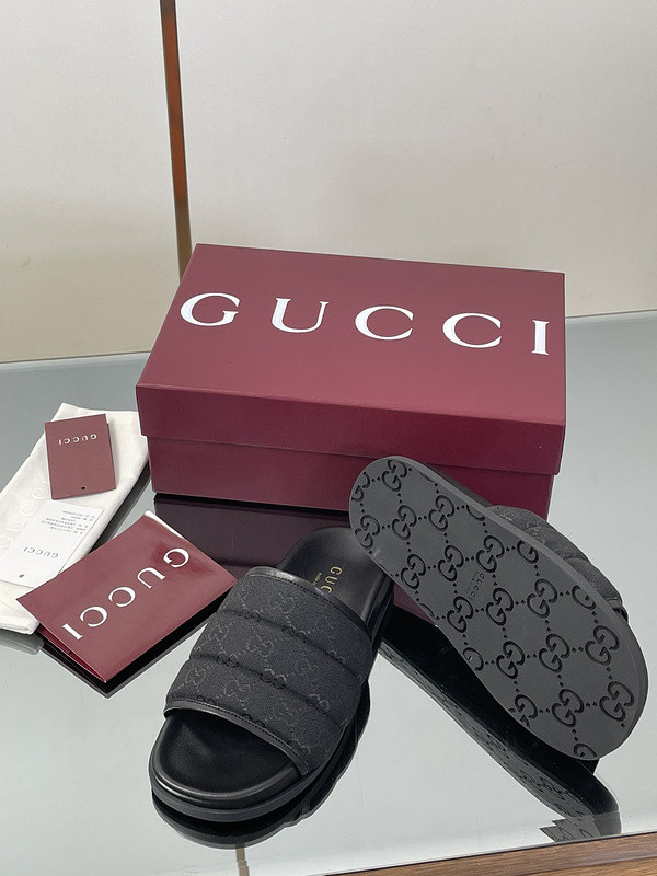 GUC LEATHER SLIDE
