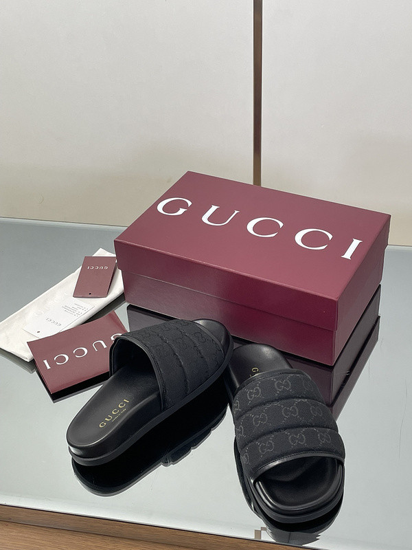 GUC LEATHER SLIDE