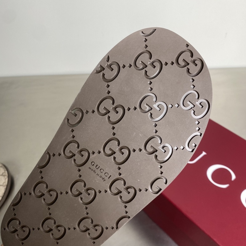 GUC LEATHER SLIDE