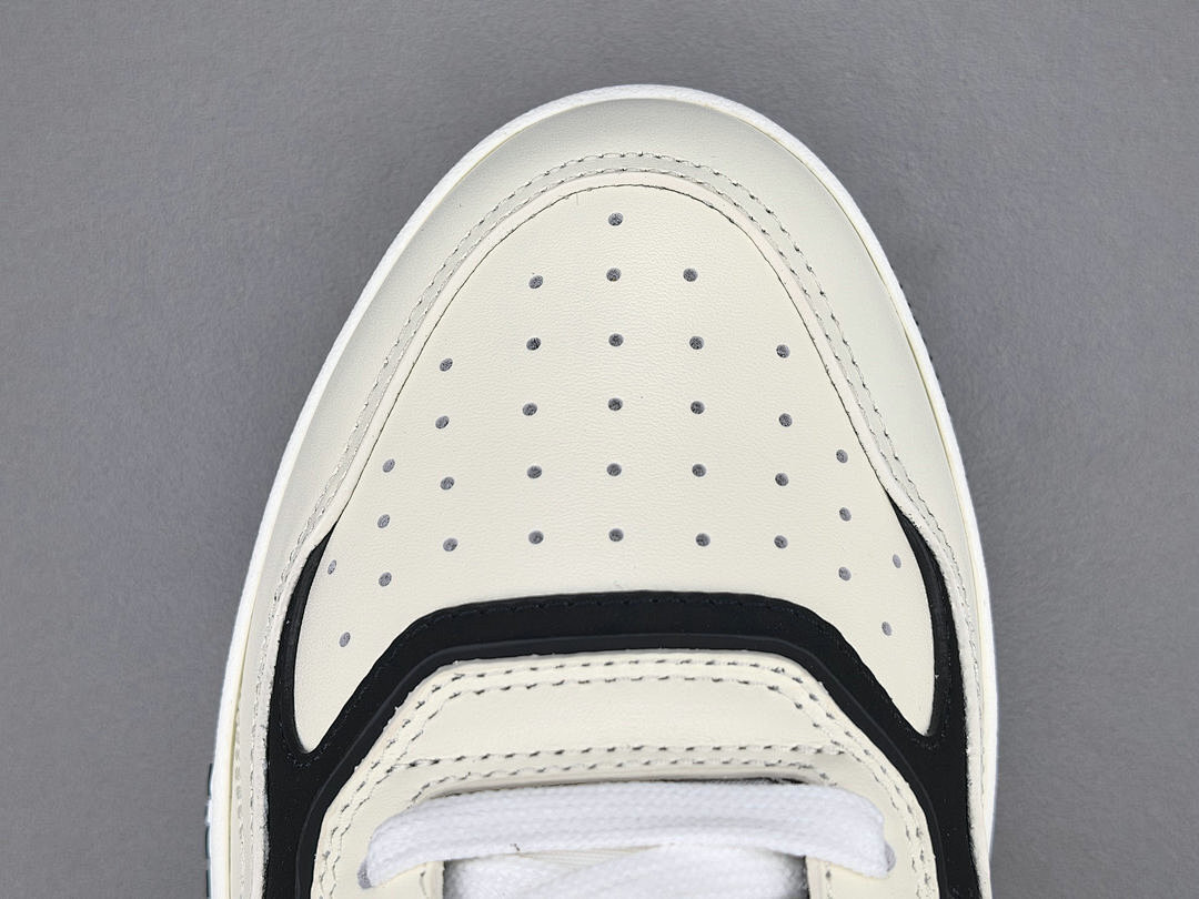 D10r SNEAKERS