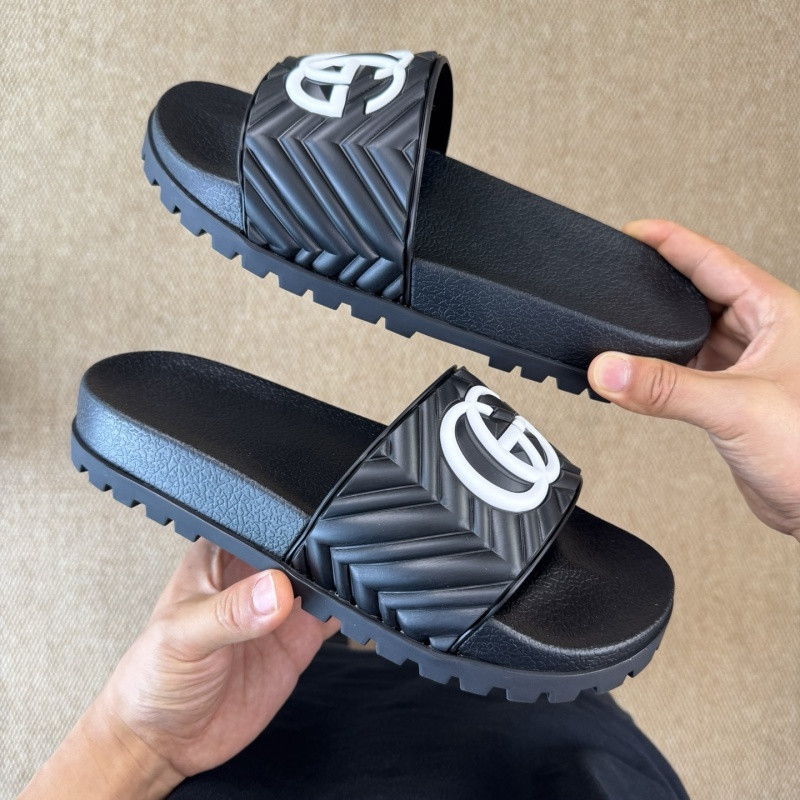 GUC LEATHER SLIDE