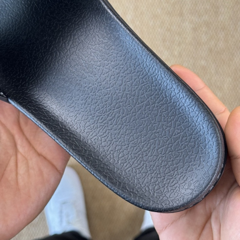 GUC LEATHER SLIDE