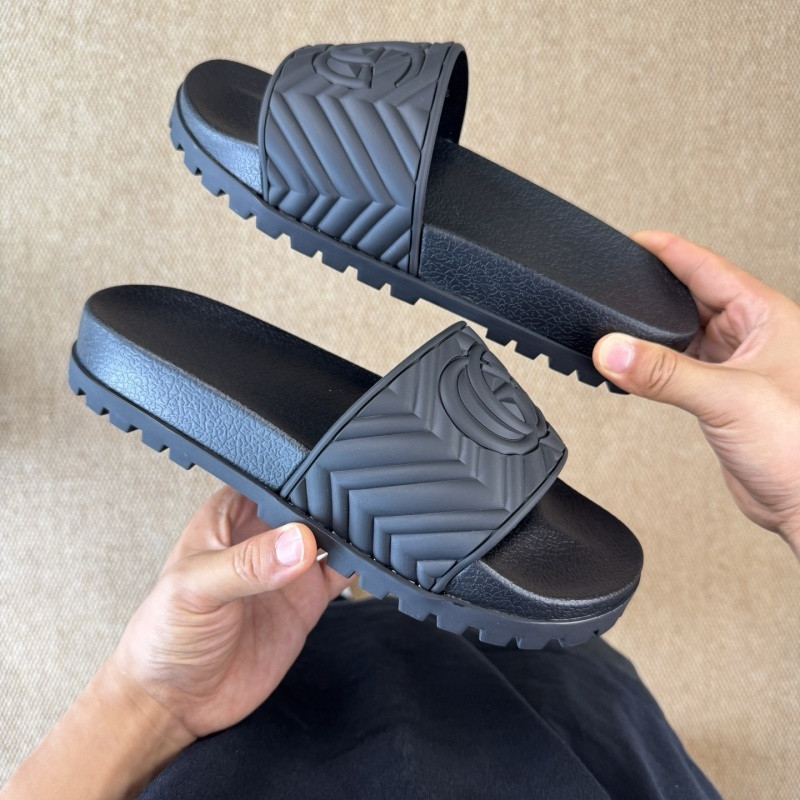 GUC LEATHER SLIDE