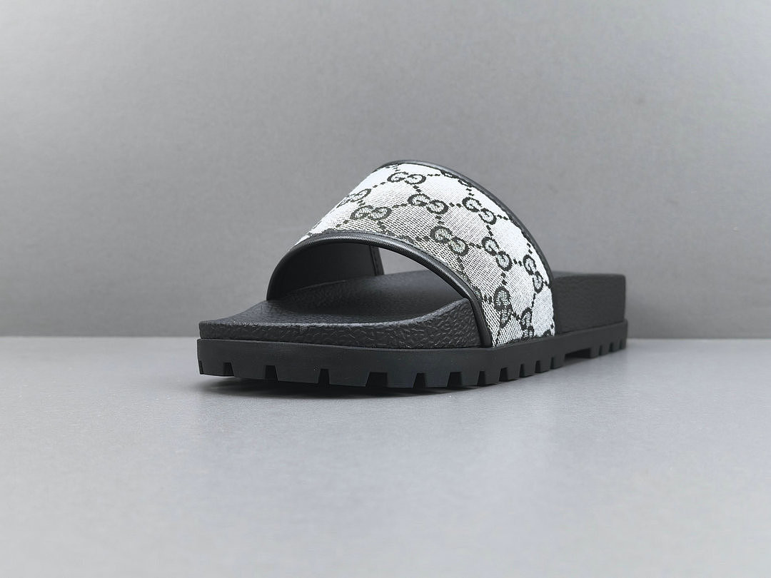 GUC LEATHER SLIDE
