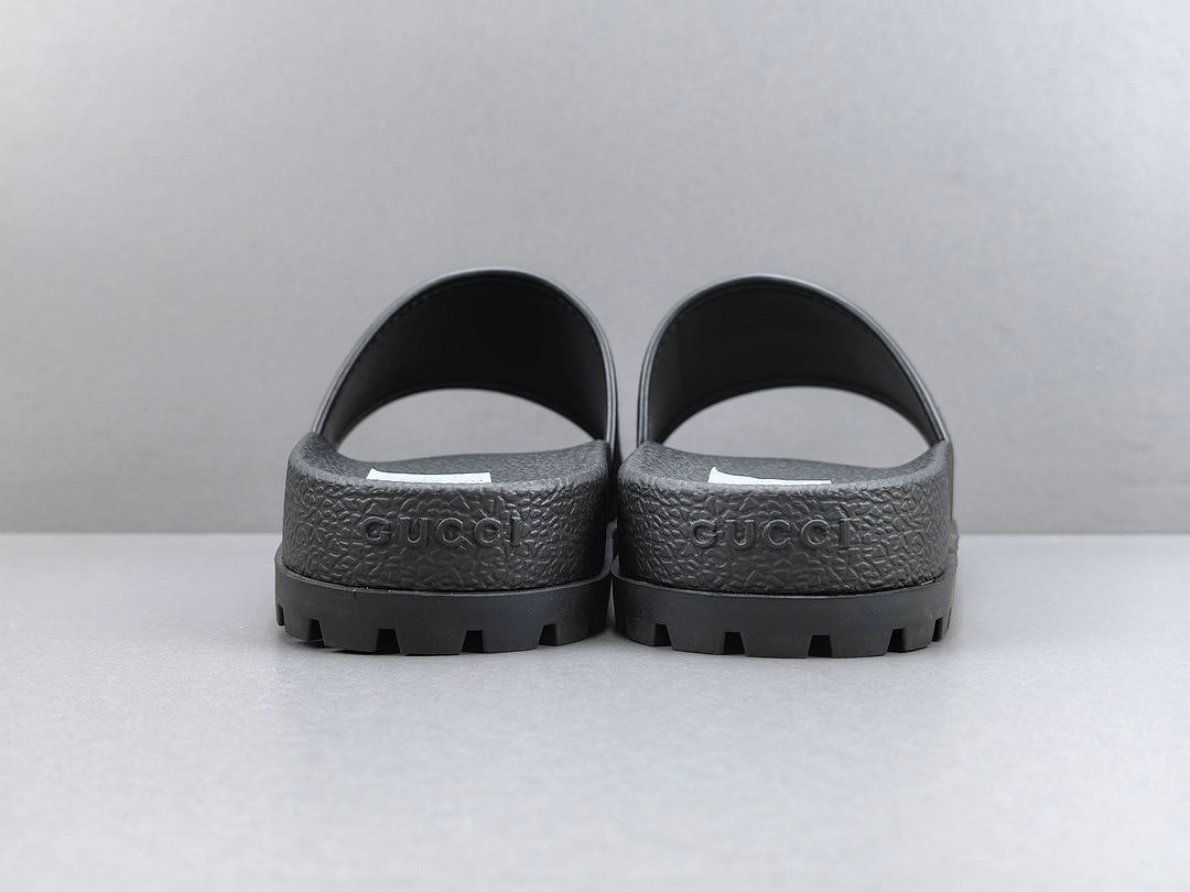 GUC LEATHER SLIDE