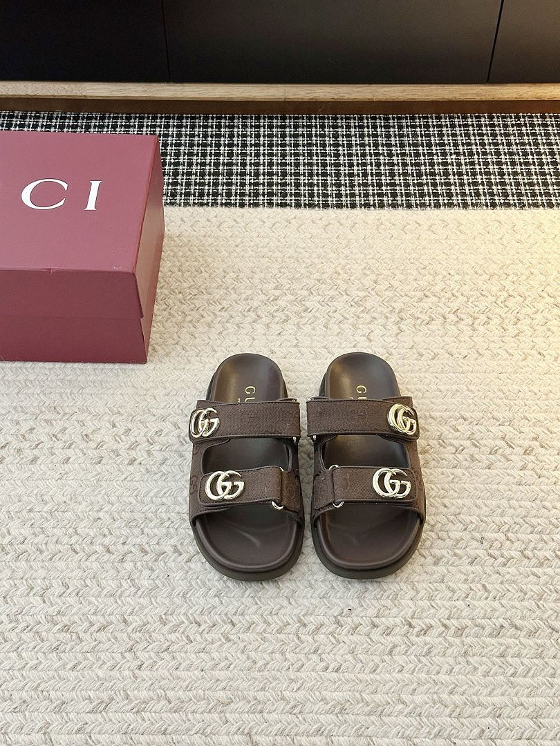 GUC LEATHER SLIDE