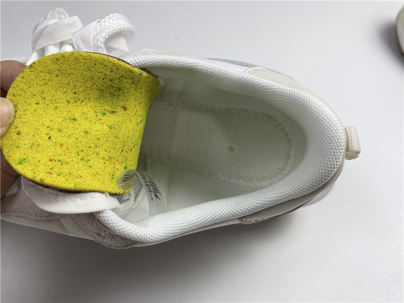 SACAI X NIKE VAPORWAFFLE DD1875-100