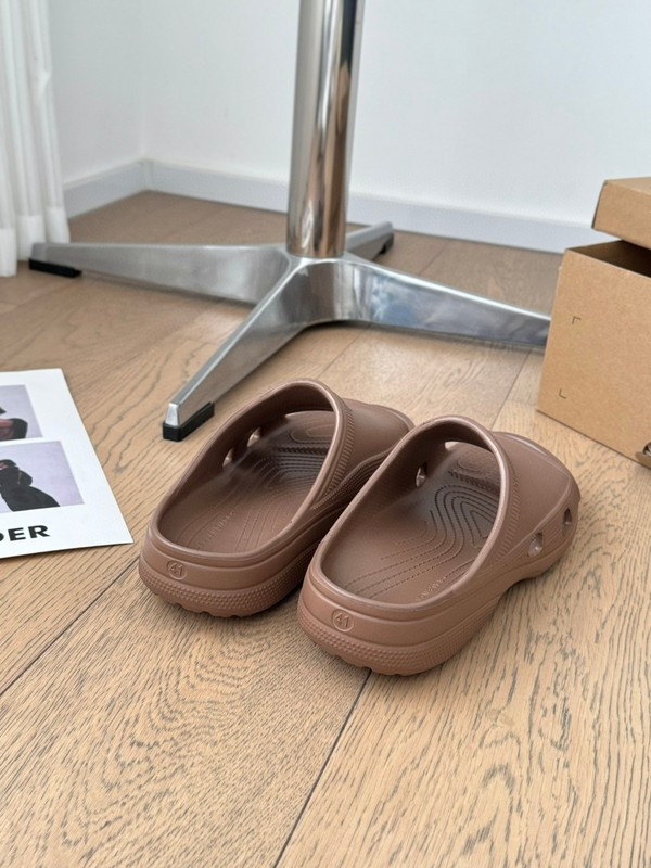 Ba1en*iaga SLIDES