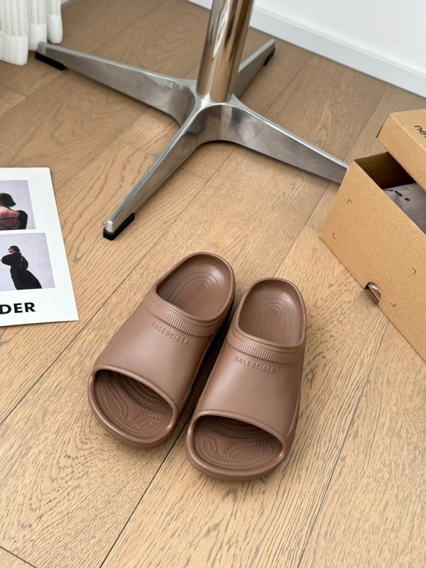 Ba1en*iaga SLIDES