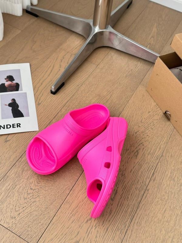 Ba1en*iaga SLIDES