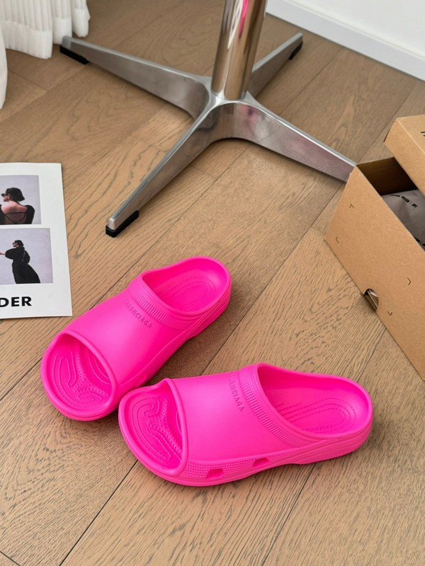 Ba1en*iaga SLIDES