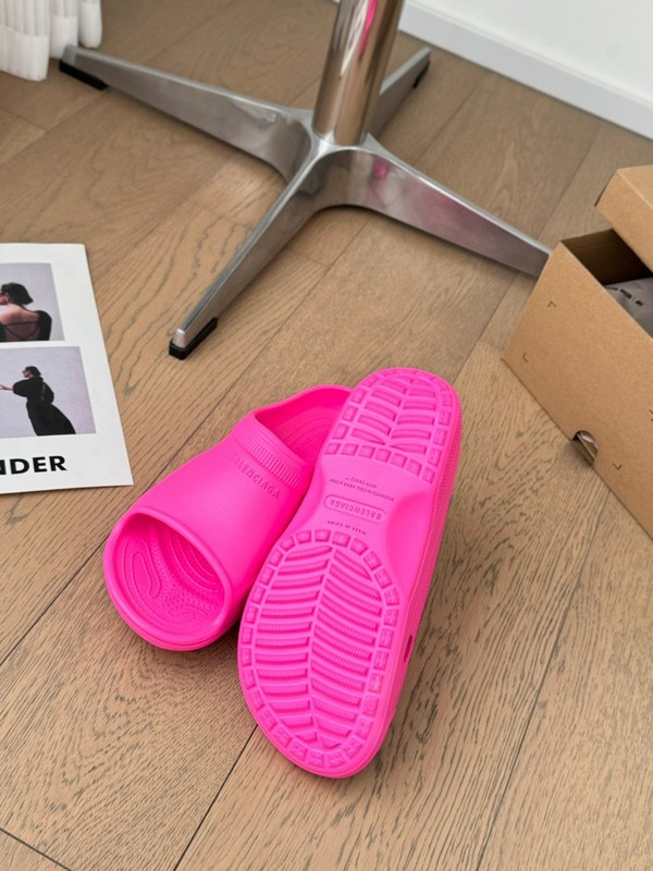 Ba1en*iaga SLIDES
