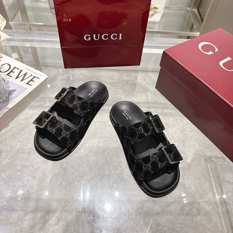 GUC LEATHER SLIDE