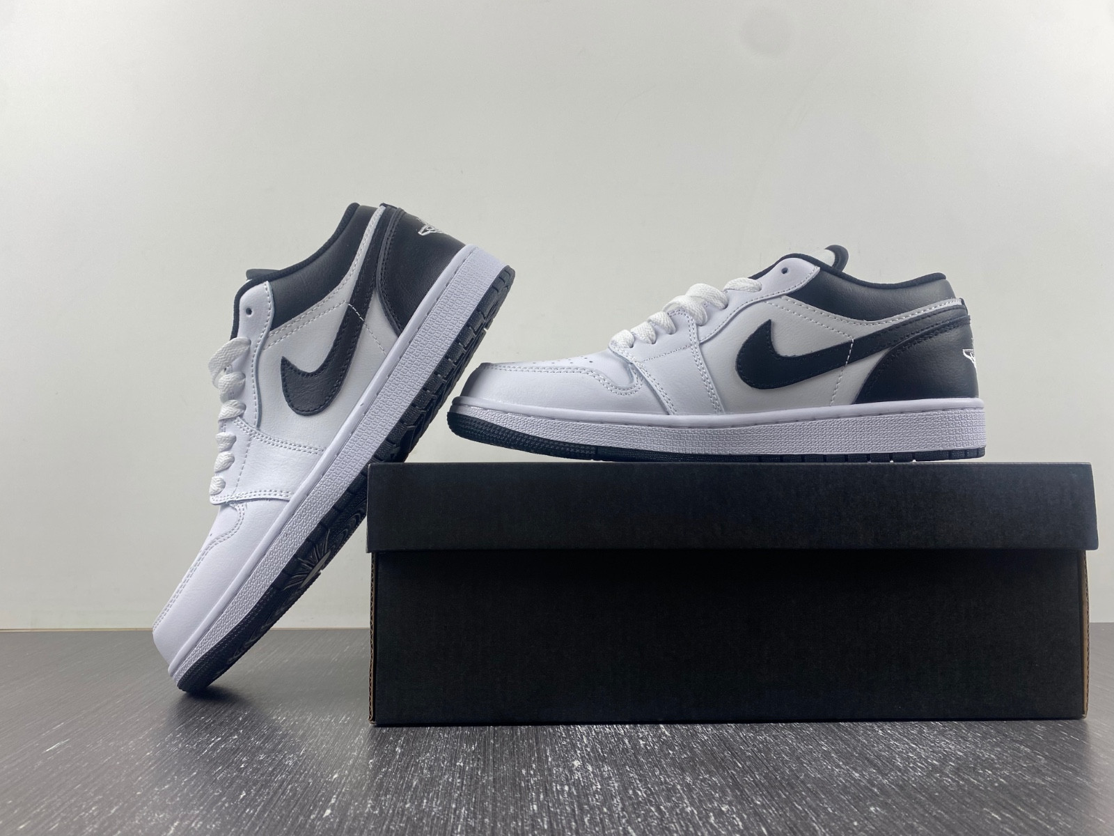 Jordan 1 Low White Black Men