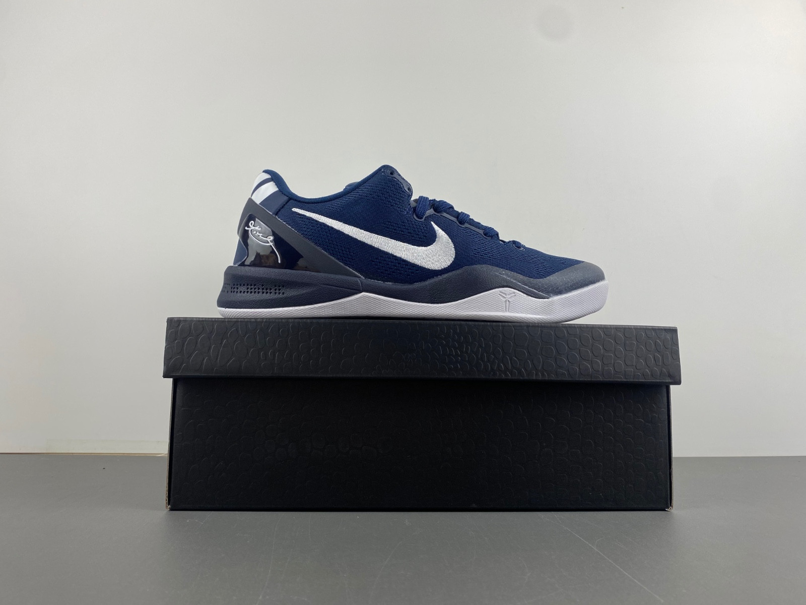 KOBE 8 Protro College Navy HF9550-400