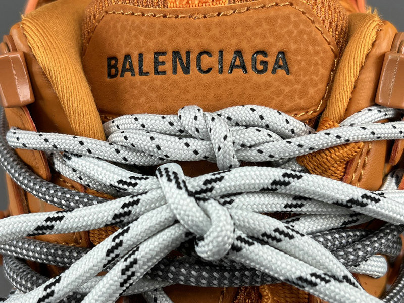 BALENCIAGA TRACK 800592 WTRHK 7000