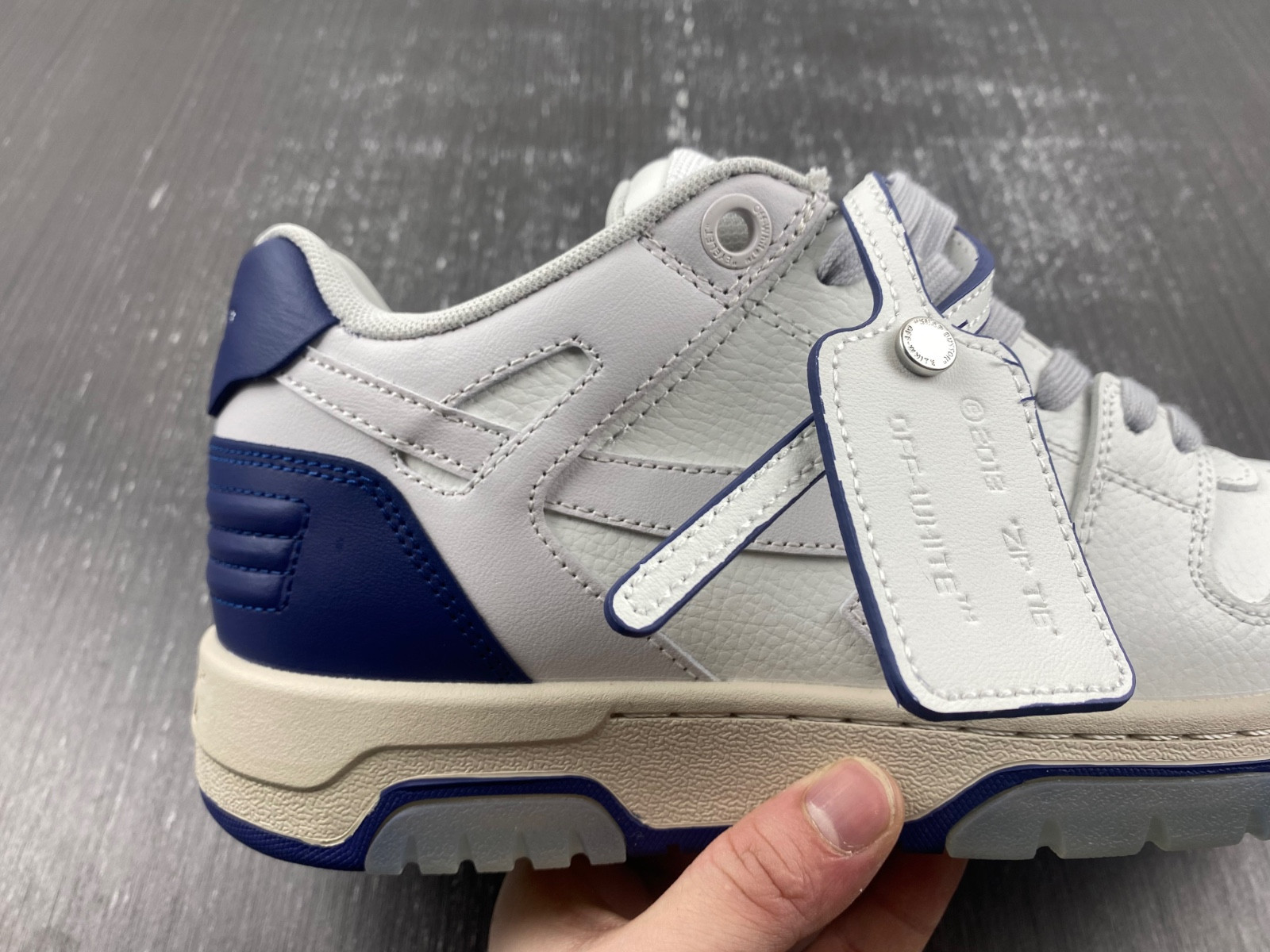 Off-White c/o Virgil Abloh