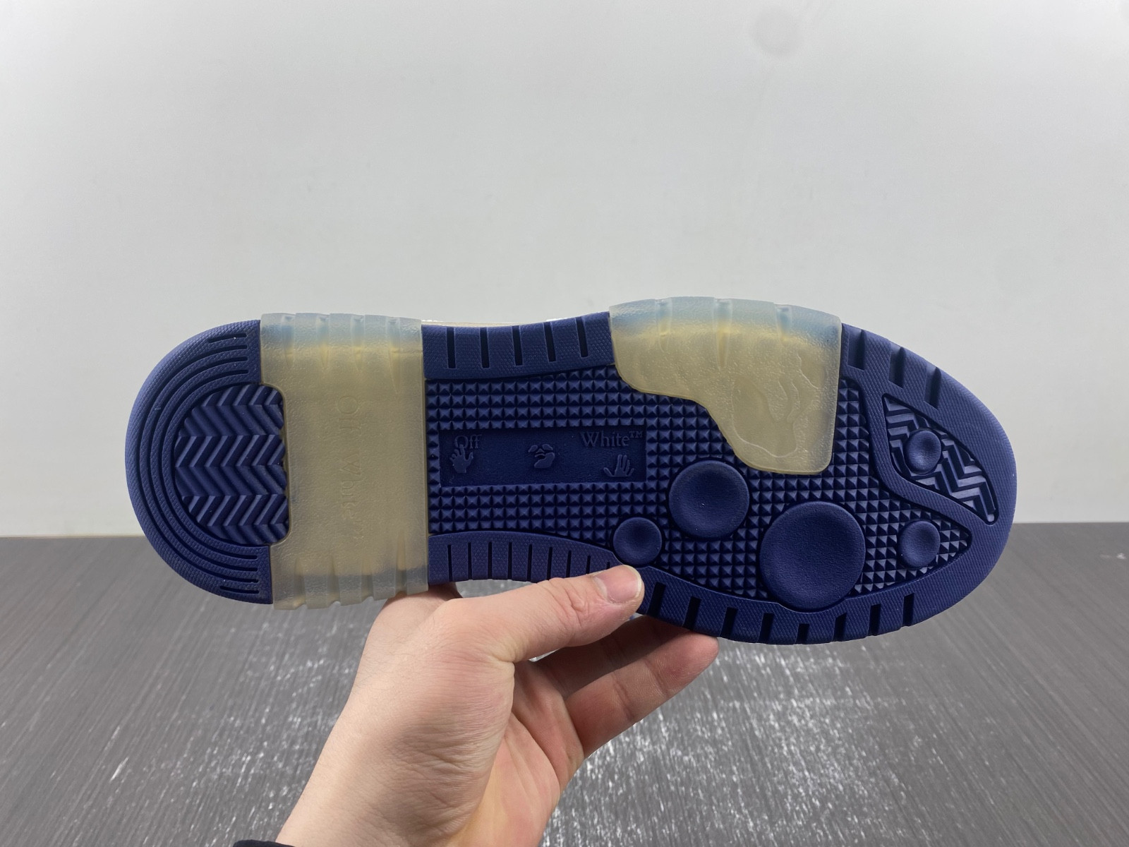 Off-White c/o Virgil Abloh