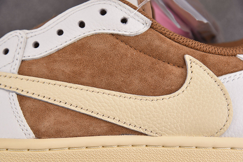 Travis Scott x Air Jordan 1 Low OG DM7866-106