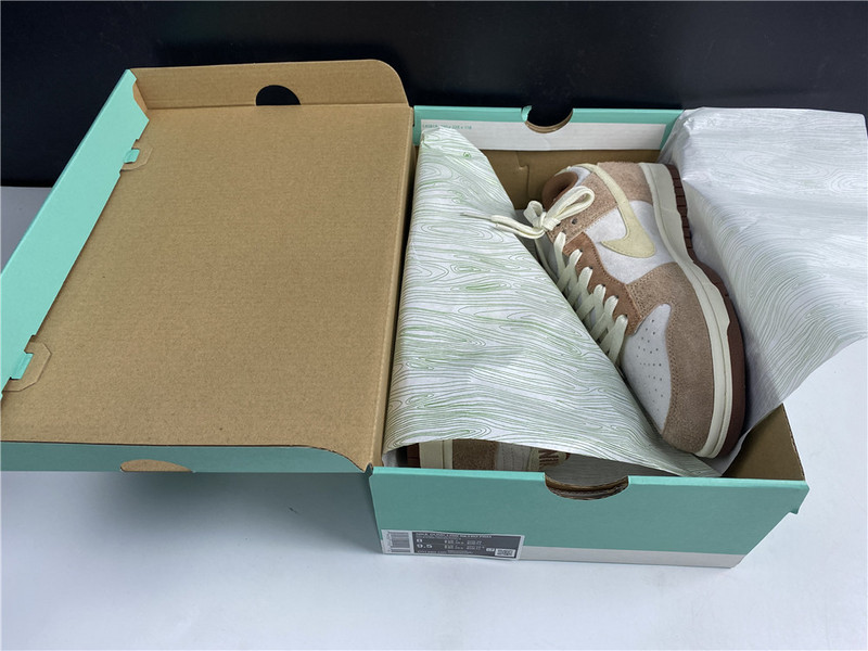 Nike Dunk Low PRM "Medium Curry" DD1390-100