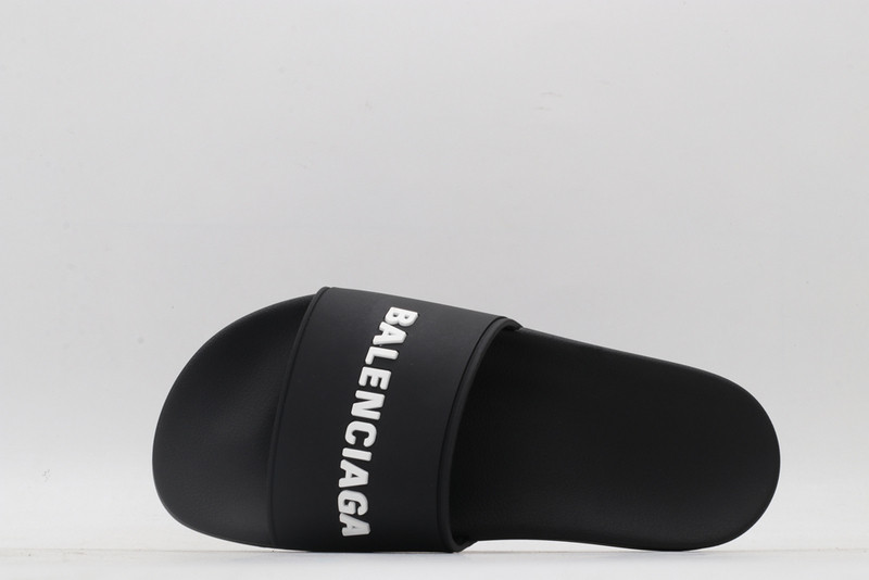 Ba*len*cia*ga black slides