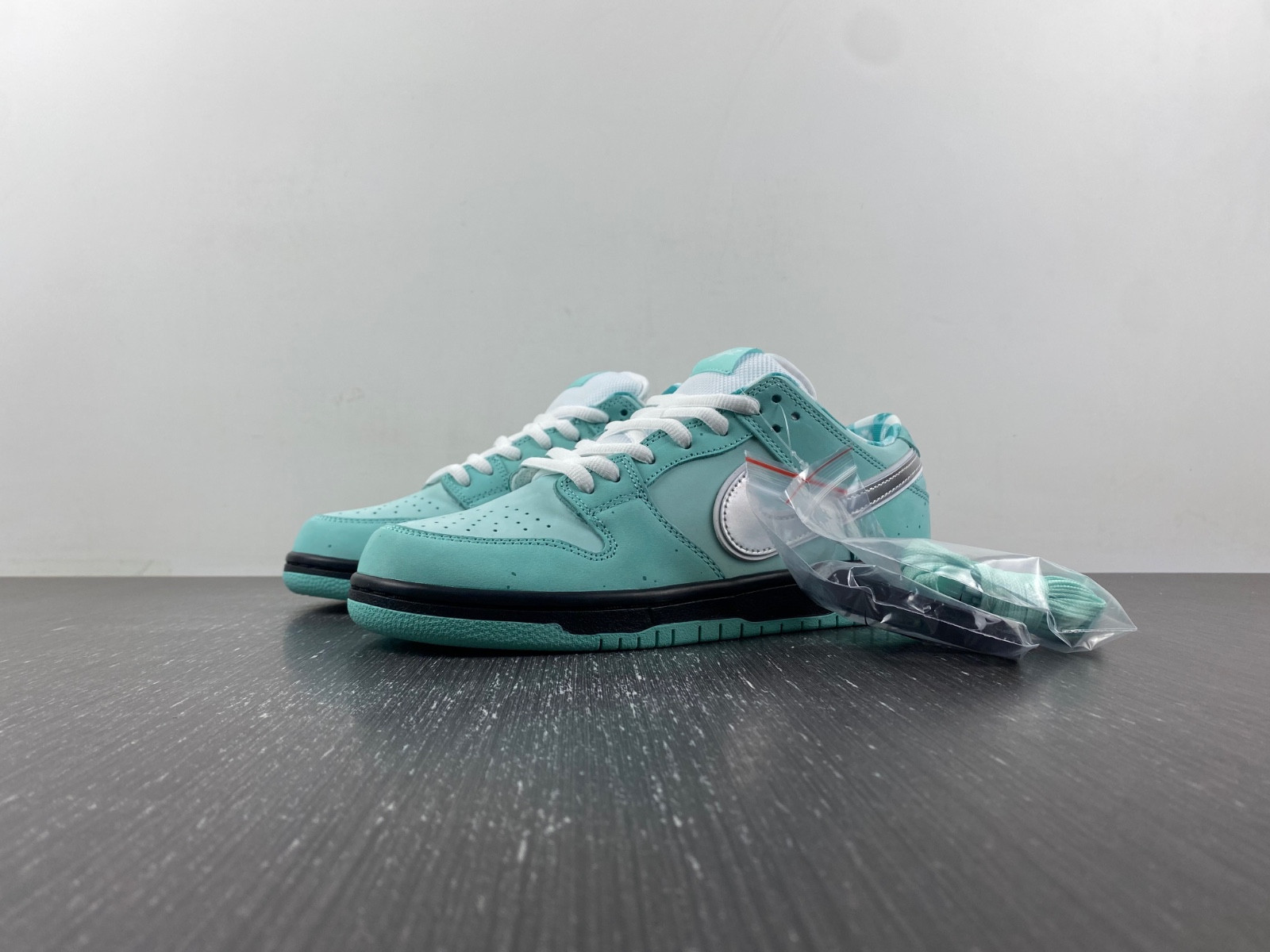 concepts x T*f*ny co. x nike sb dunk low bv1310-402
