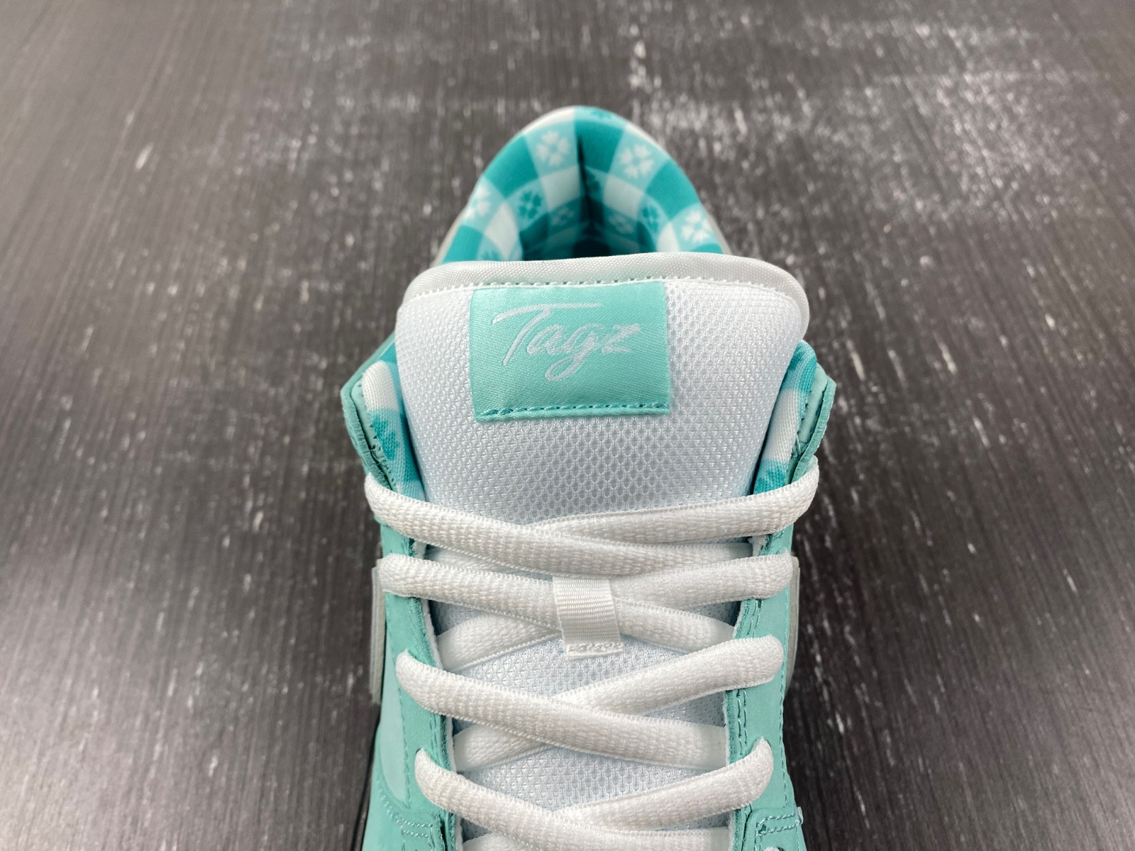 concepts x T*f*ny co. x nike sb dunk low bv1310-402