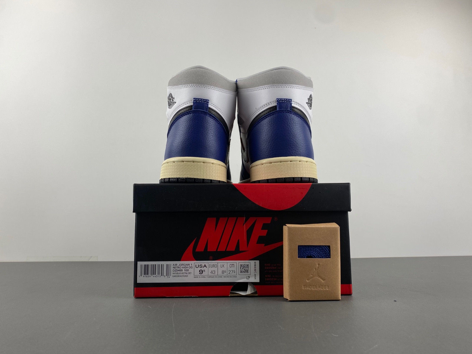 Air Jordan 1 Retro High OG "Deep Royal Blue" DZ5485-100