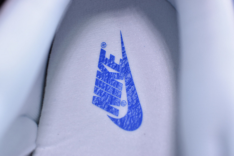 Nike SB Dunk Low SP Kentucky CU1726-100