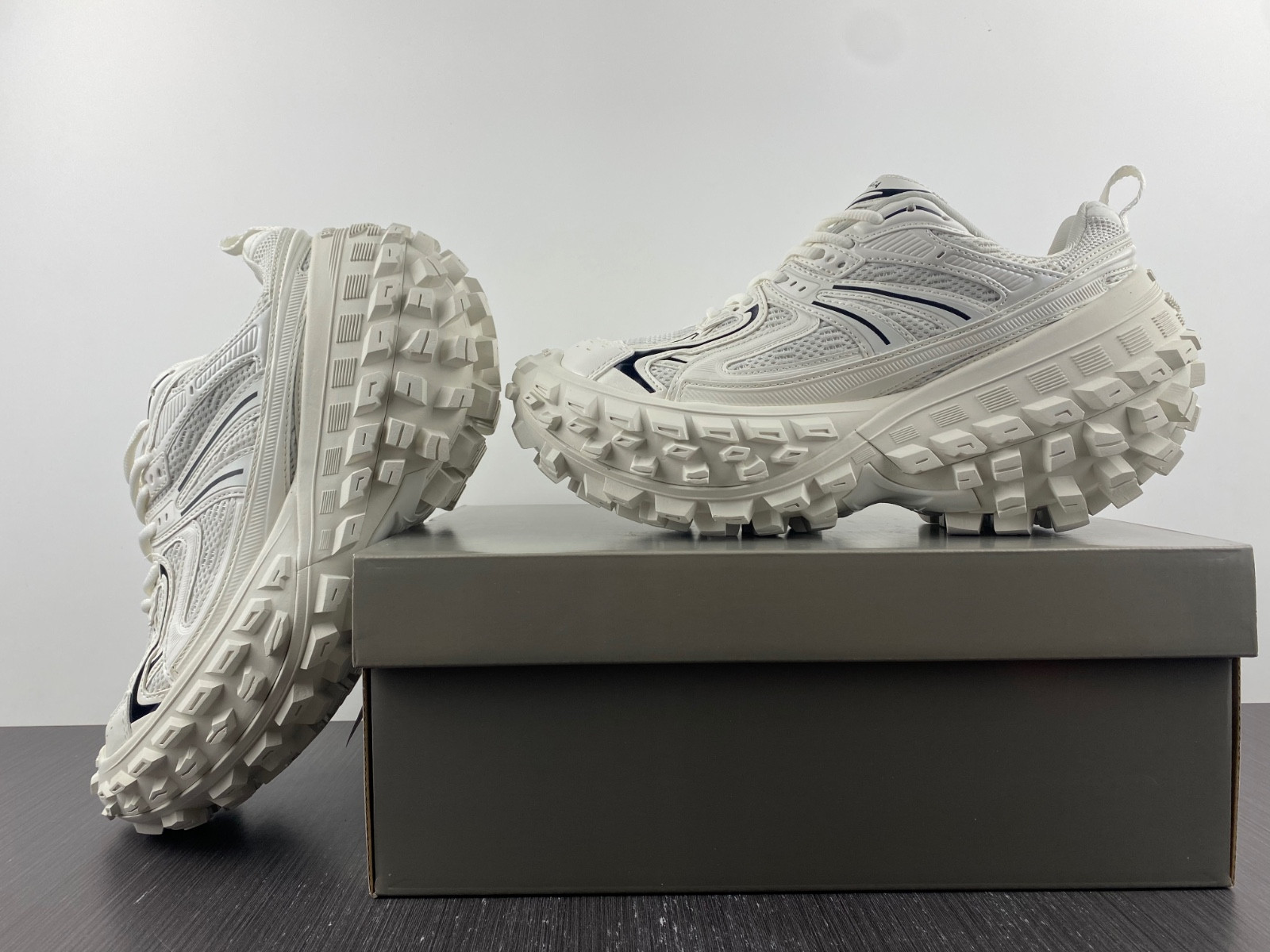 Ba*len*cia*ga bouncer chunky-sole sneakers