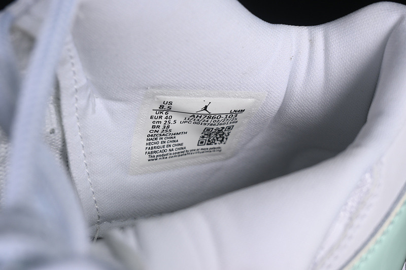 Air Jordan 11 Low "Igloo" AH7860-103