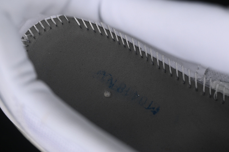 Air Jordan 11 Low "Igloo" AH7860-103