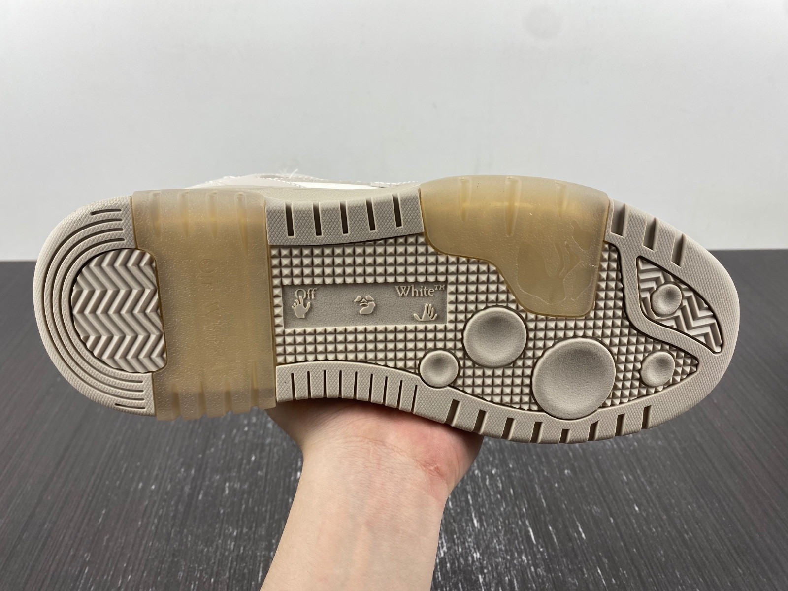 Off-White c/o Virgil Abloh