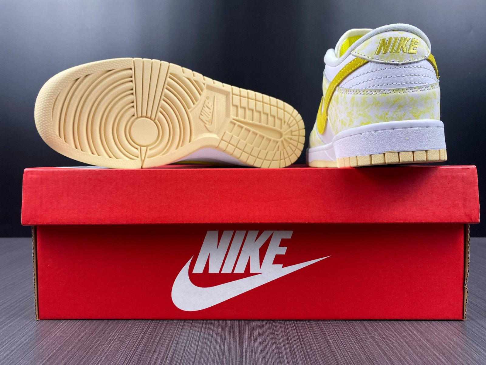 NIKE DUNK LOW “YELLOW STRIKE” DM9467-700