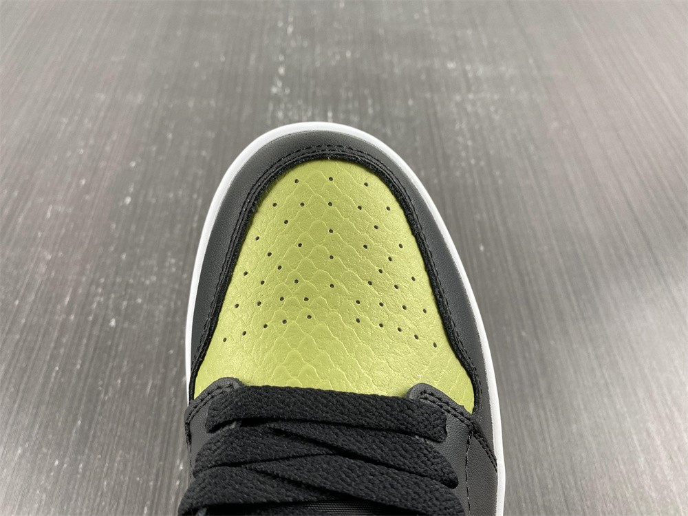 Jordan 1 Low Snakeskin Vivid Green (W) DX4446-301