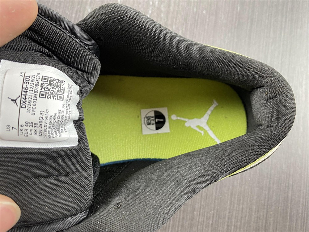 Jordan 1 Low Snakeskin Vivid Green (W) DX4446-301