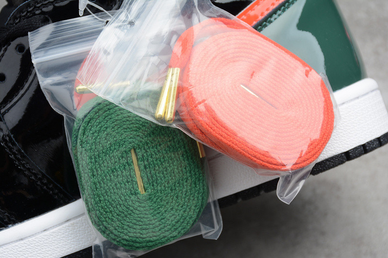 AIR JORDAN 1 HIGH OG "SOLEFLY FRIENDS & FAMILY" AV3905-038