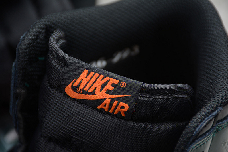 AIR JORDAN 1 HIGH OG "SOLEFLY FRIENDS & FAMILY" AV3905-038