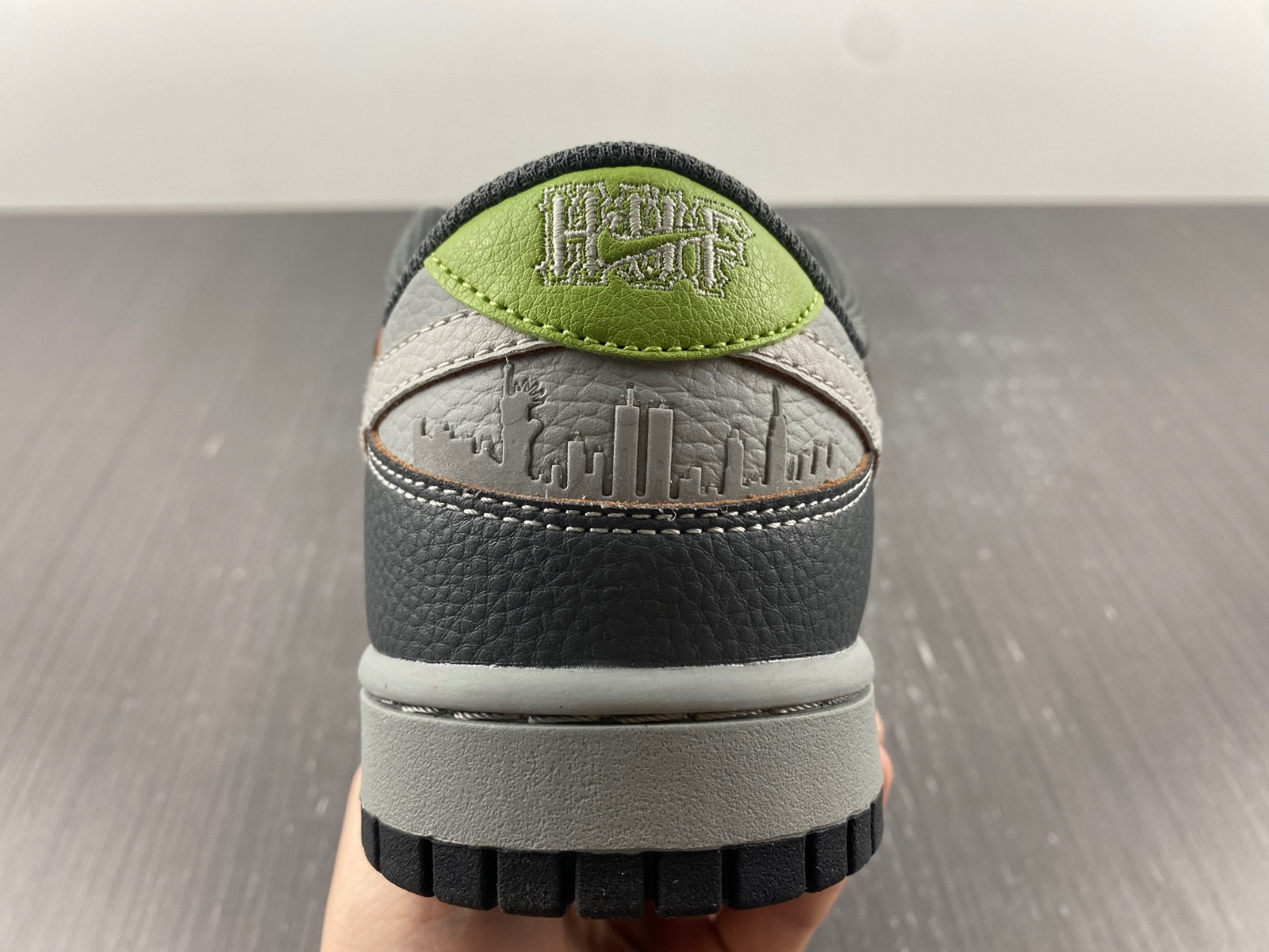 HUF x Nike SB Dunk Low FD8775-002